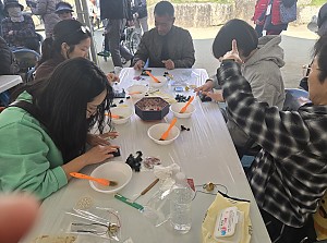 [여성/편의/복지] 제19회 청송사과축제 '2025 여성장애인 작품전시 및 한지공예체험 사업' / 지회 홍보…